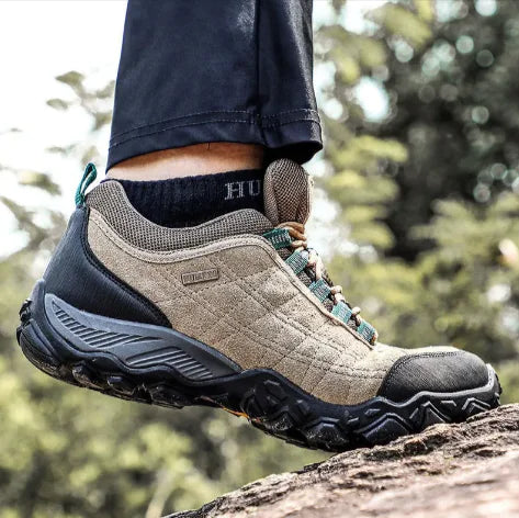 Men's Hiking Shoes With Elastic Lacing